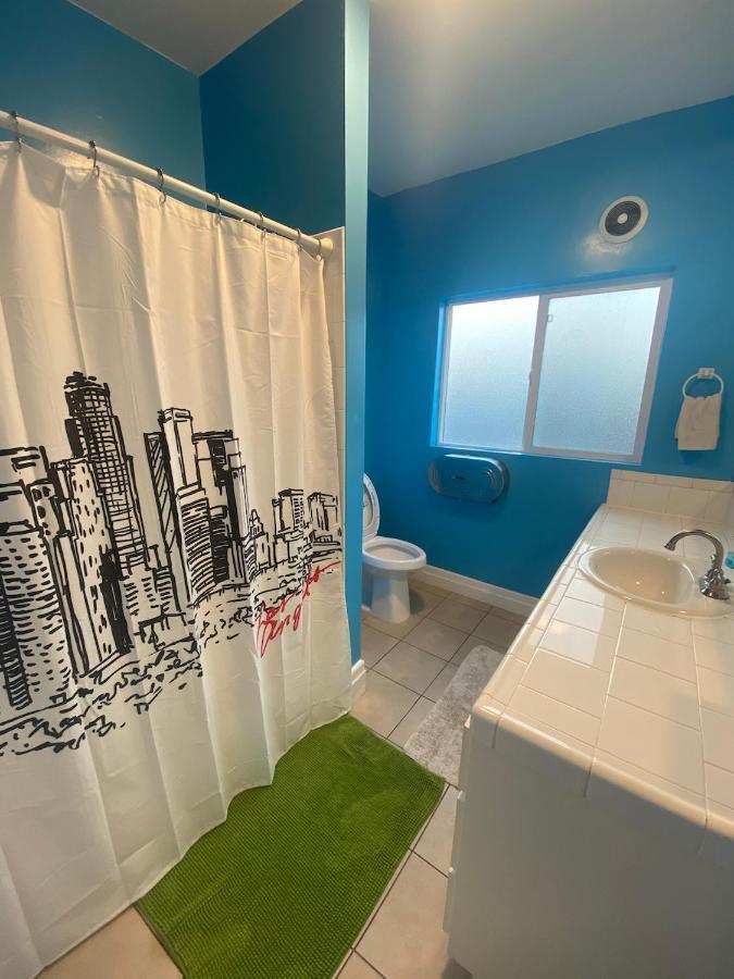Alloggio in famiglia Small Private La Bedroom W Wifi - Private Fridge - Ac Near Usc - Exposition Park - Usc Memorial Coliseum - Banc Of California Bmo Stadium - Downtown Angeles Dtla - Of Southern California Usc!!! Los Angeles