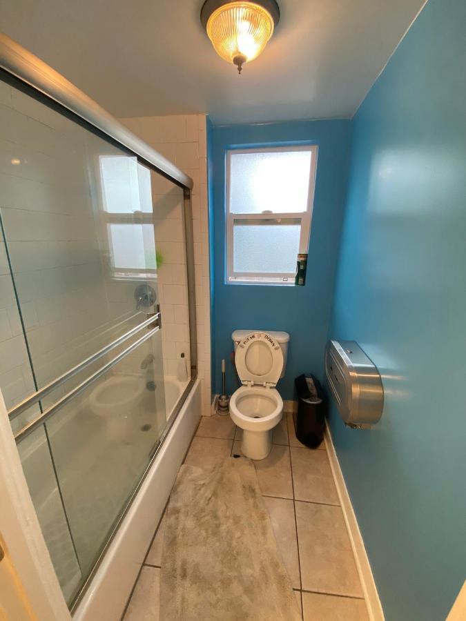 Alloggio in famiglia Small Private La Bedroom W Wifi - Private Fridge - Ac Near Usc - Exposition Park - Usc Memorial Coliseum - Banc Of California Bmo Stadium - Downtown Angeles Dtla - Of Southern California Usc!!! *
