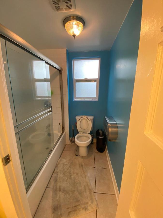 Alloggio in famiglia Small Private La Bedroom W Wifi - Private Fridge - Ac Near Usc - Exposition Park - Usc Memorial Coliseum - Banc Of California Bmo Stadium - Downtown Angeles Dtla - Of Southern California Usc!!!