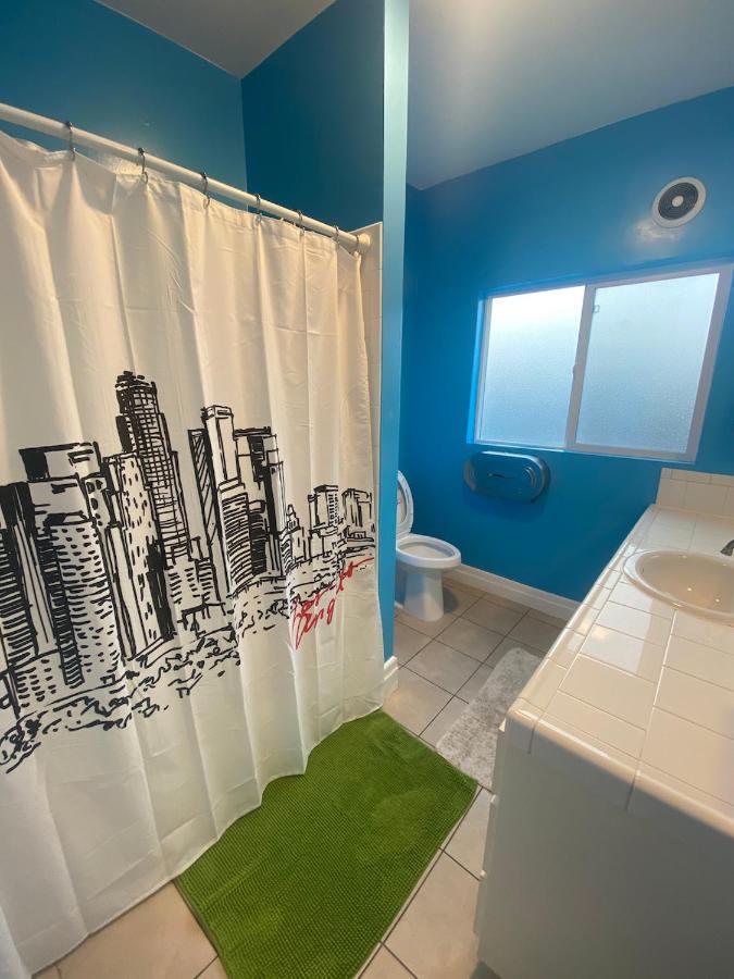 Small Private La Bedroom W Wifi - Private Fridge - Ac Near Usc - Exposition Park - Usc Memorial Coliseum - Banc Of California Bmo Stadium - Downtown Angeles Dtla - Of Southern California Usc!!! Alloggio in famiglia