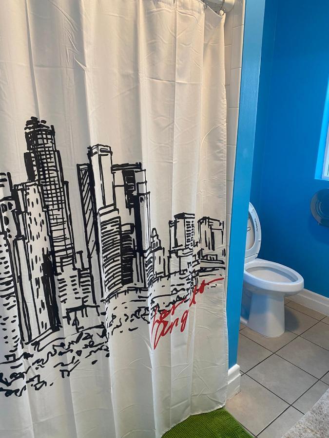 Alloggio in famiglia Small Private La Bedroom W Wifi - Private Fridge - Ac Near Usc - Exposition Park - Usc Memorial Coliseum - Banc Of California Bmo Stadium - Downtown Angeles Dtla - Of Southern California Usc!!! *