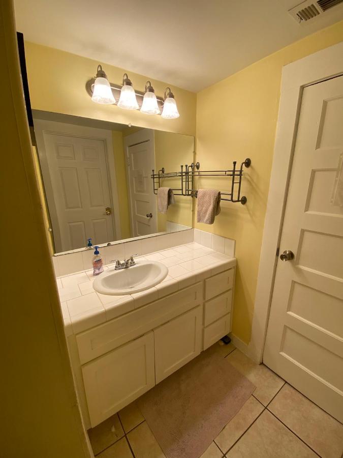 Small Private La Bedroom W Wifi - Private Fridge - Ac Near Usc - Exposition Park - Usc Memorial Coliseum - Banc Of California Bmo Stadium - Downtown Angeles Dtla - Of Southern California Usc!!! Alloggio in famiglia *