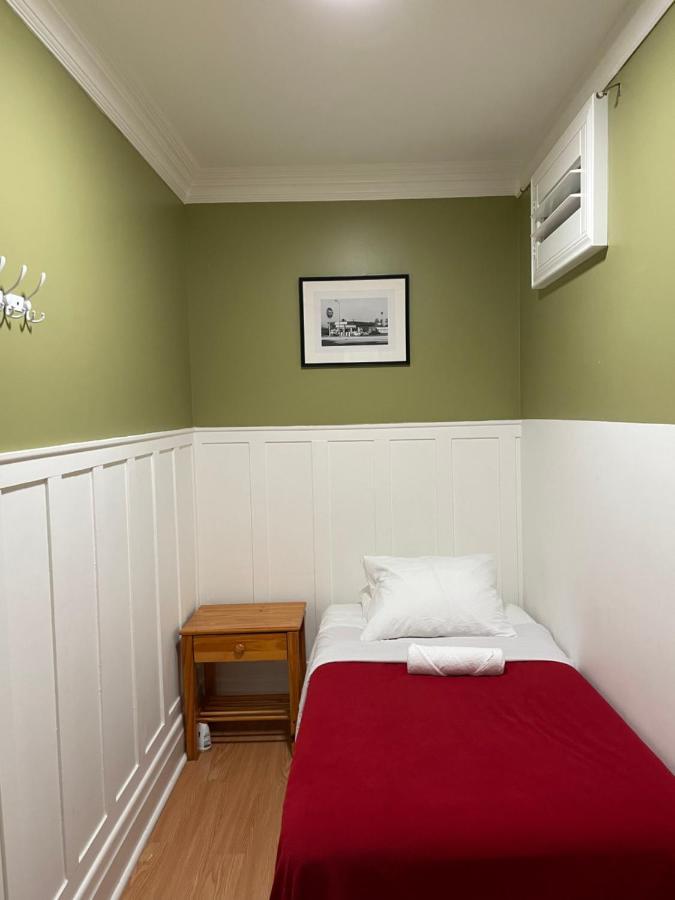 Small Private La Bedroom W Wifi - Private Fridge - Ac Near Usc - Exposition Park - Usc Memorial Coliseum - Banc Of California Bmo Stadium - Downtown Angeles Dtla - Of Southern California Usc!!! Alloggio in famiglia Los Angeles