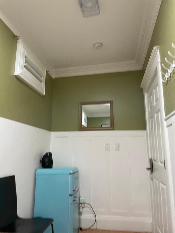 Small Private La Bedroom W Wifi - Private Fridge - Ac Near Usc - Exposition Park - Usc Memorial Coliseum - Banc Of California Bmo Stadium - Downtown Angeles Dtla - Of Southern California Usc!!! Alloggio in famiglia *