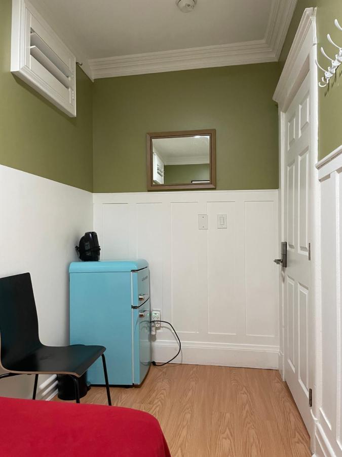 Alloggio in famiglia Small Private La Bedroom W Wifi - Private Fridge - Ac Near Usc - Exposition Park - Usc Memorial Coliseum - Banc Of California Bmo Stadium - Downtown Angeles Dtla - Of Southern California Usc!!! *