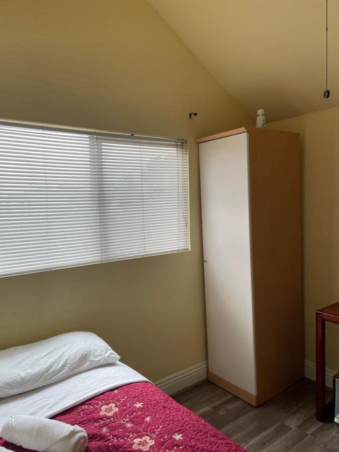 Small Private La Bedroom W Wifi - Private Fridge - Ac Near Usc - Exposition Park - Usc Memorial Coliseum - Banc Of California Bmo Stadium - Downtown Angeles Dtla - Of Southern California Usc!!! Alloggio in famiglia *