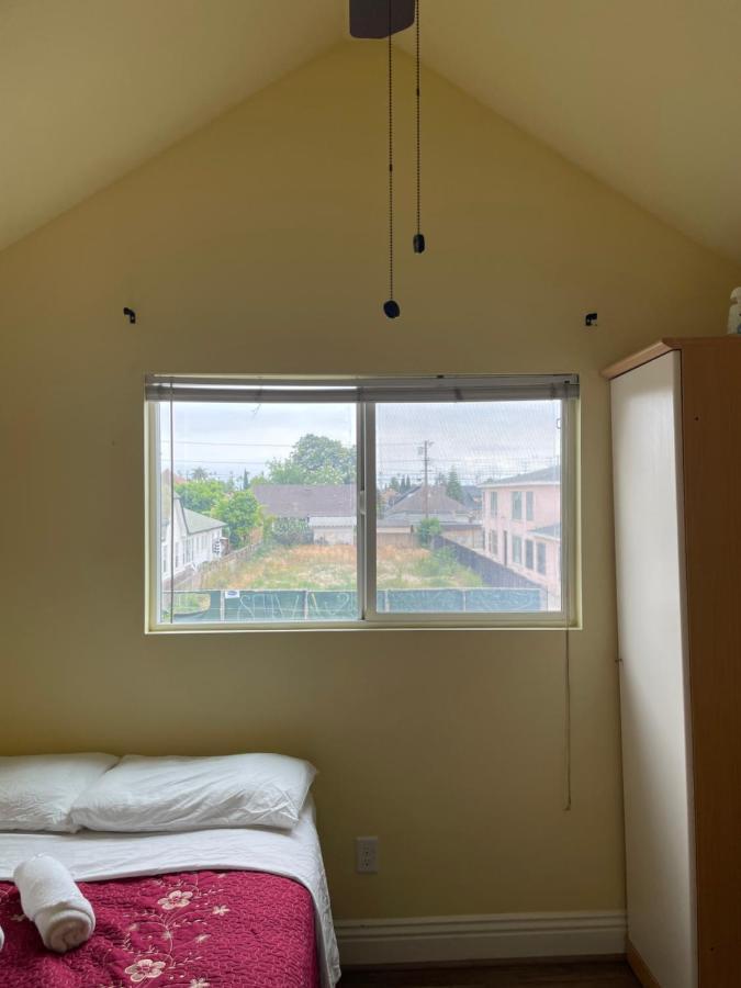 Small Private La Bedroom W Wifi - Private Fridge - Ac Near Usc - Exposition Park - Usc Memorial Coliseum - Banc Of California Bmo Stadium - Downtown Angeles Dtla - Of Southern California Usc!!! Los Angeles