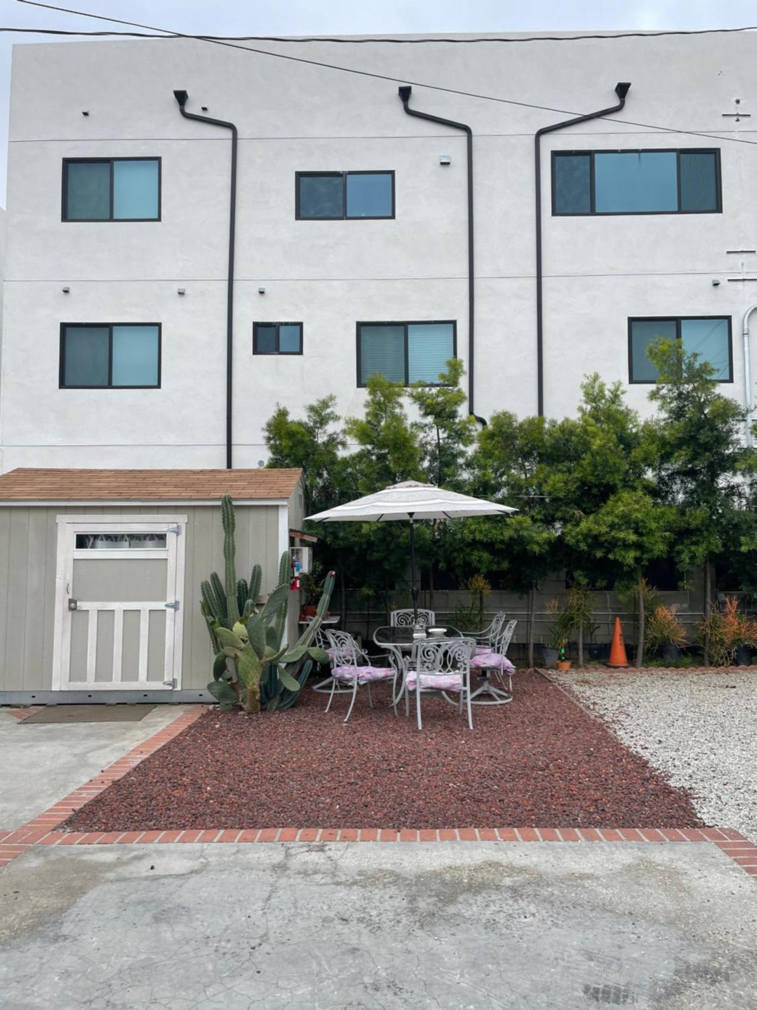 Small Private La Bedroom W Wifi - Private Fridge - Ac Near Usc - Exposition Park - Usc Memorial Coliseum - Banc Of California Bmo Stadium - Downtown Angeles Dtla - Of Southern California Usc!!! Los Angeles