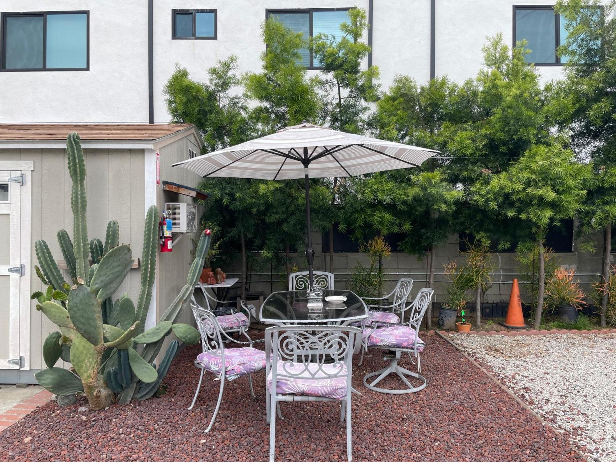 Alloggio in famiglia Small Private La Bedroom W Wifi - Private Fridge - Ac Near Usc - Exposition Park - Usc Memorial Coliseum - Banc Of California Bmo Stadium - Downtown Angeles Dtla - Of Southern California Usc!!! Los Angeles
